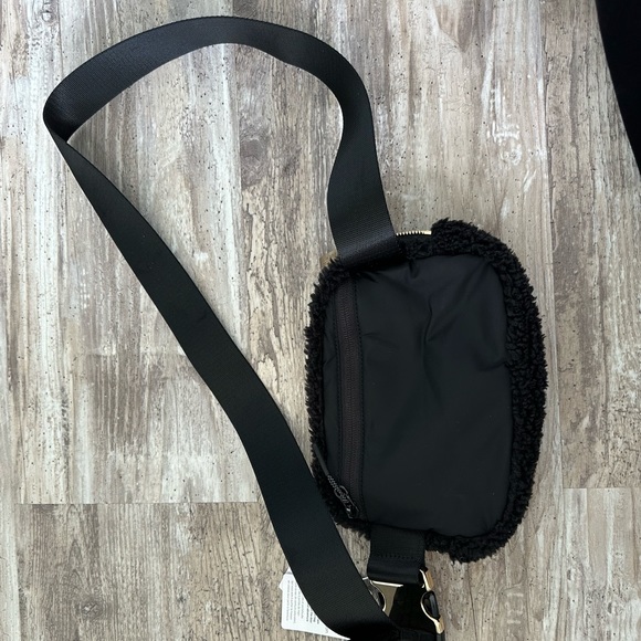 Lululemon everywhere fleece belt bag - Picture 2 of 6